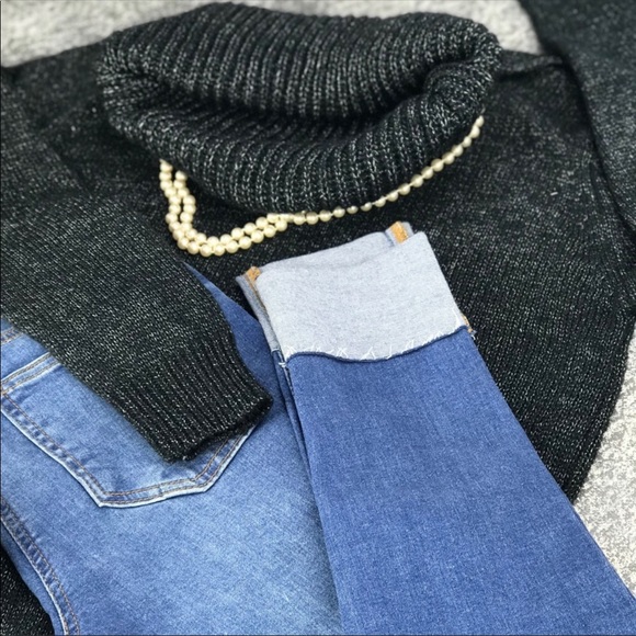 🔺LAST ONE🔺Chunky Knit Black Turtleneck Sweater - Picture 3 of 3